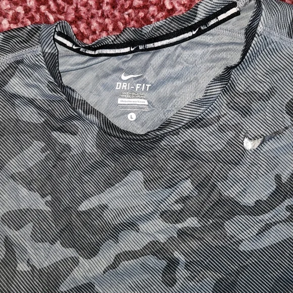 Nike Running Shirt - Picture 5 of 6